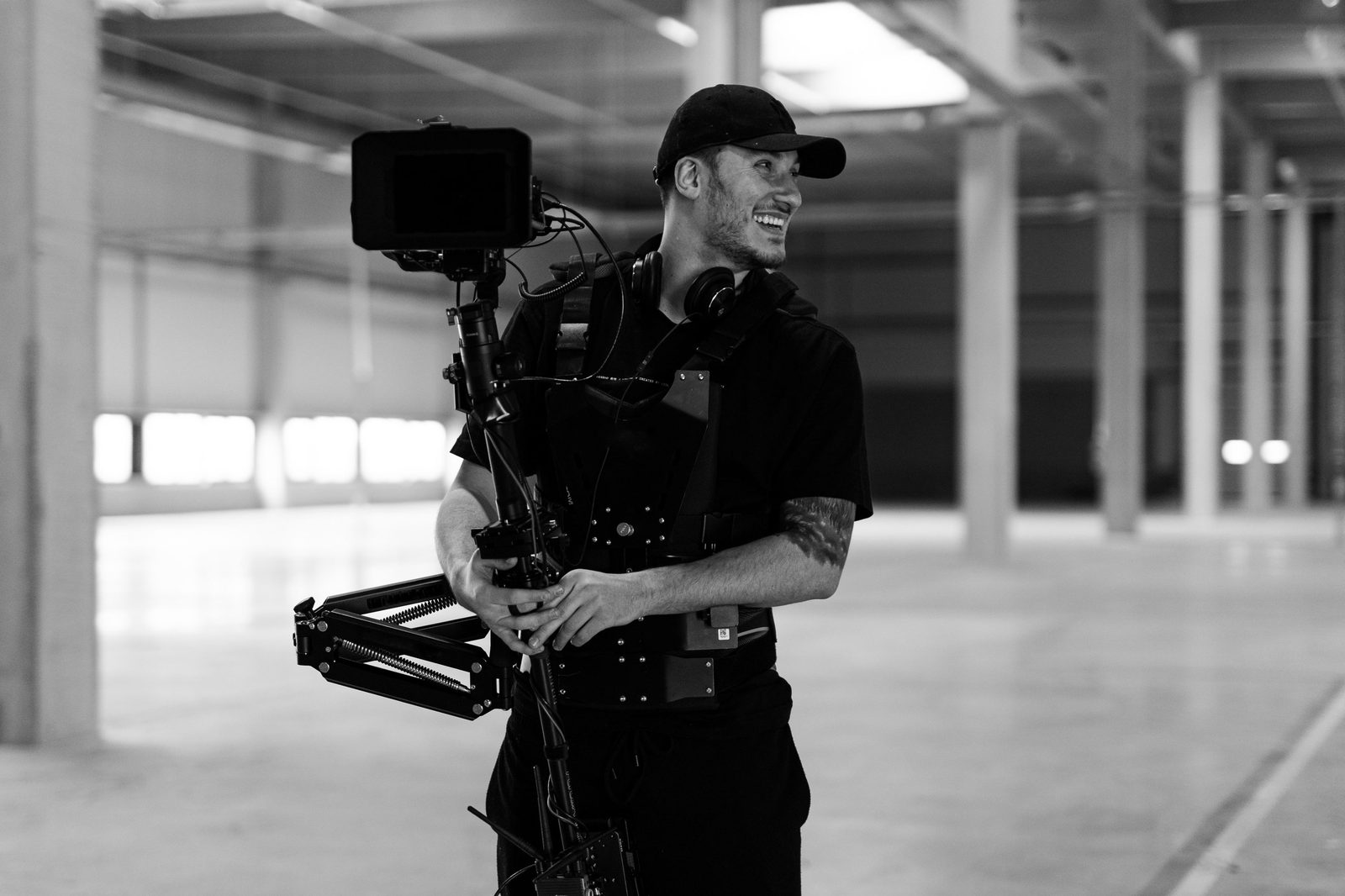 Leon Farrenkopf, Sportvideograf aus Hamburg, bei der Arbeit hinter der Kamera