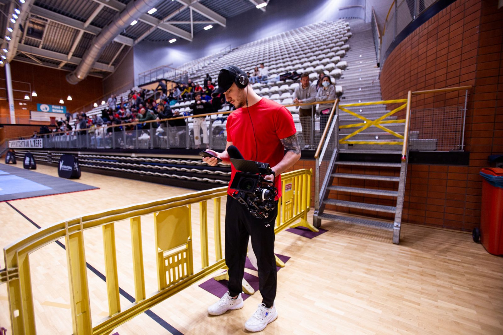 Leon Farrenkopf mit Steadycam beim Dreh eines Dokumentarfilms